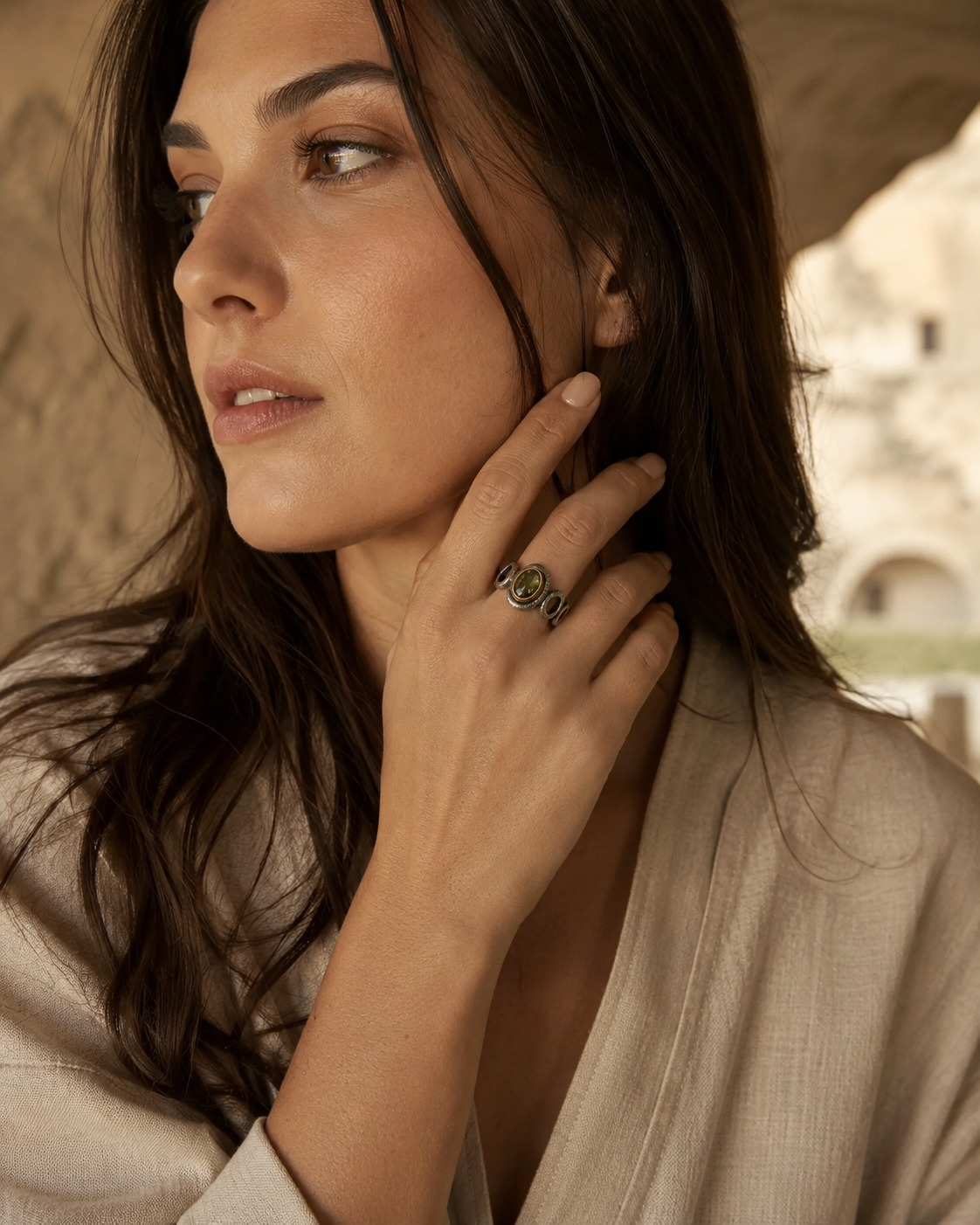 Organic Loop 925 Sterling Silver Ring with Oval Zultanite Stone — sterling-silver-zultanit-ring-woman-hand