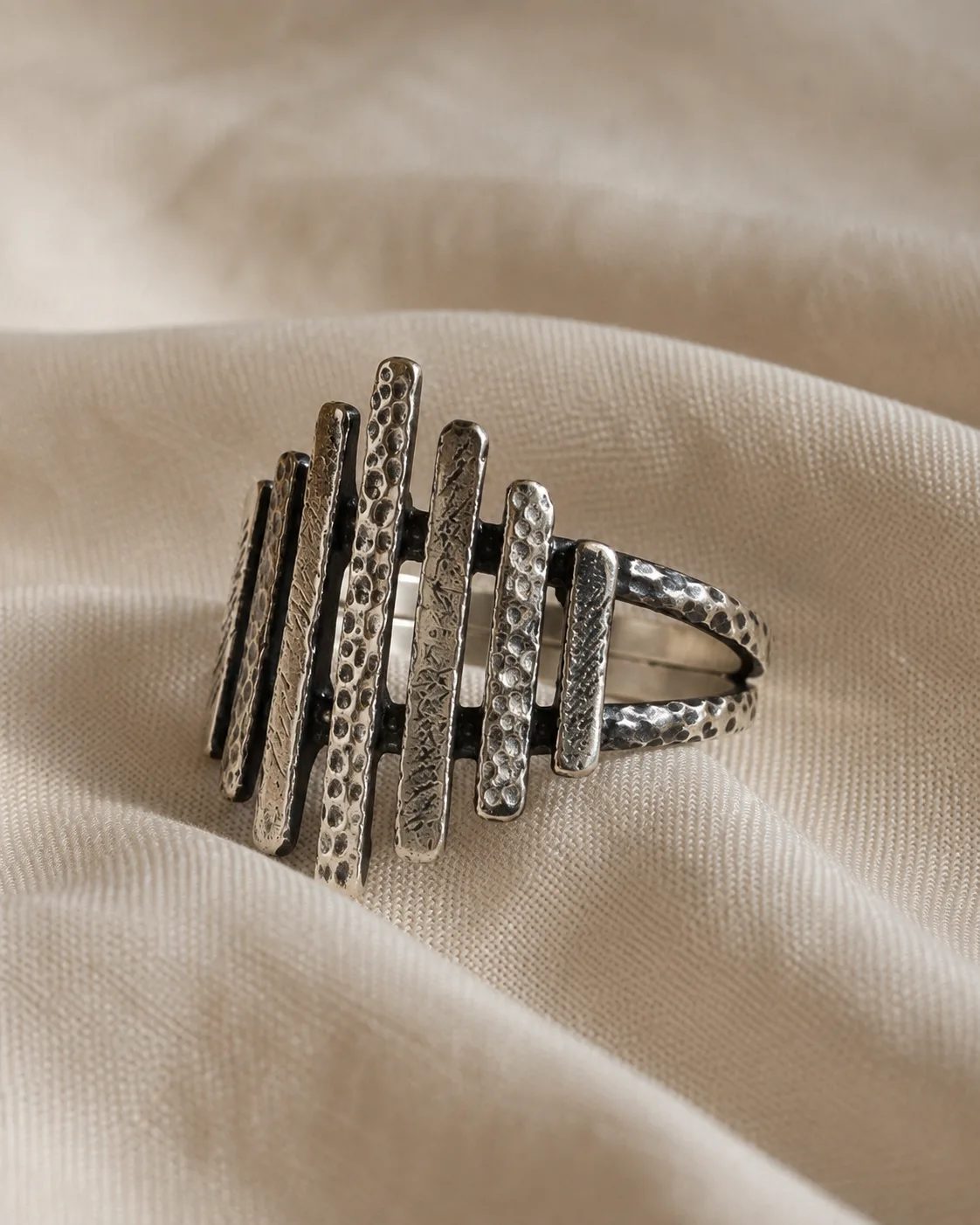 Graduated Silver Bar Ring with Split Double Band